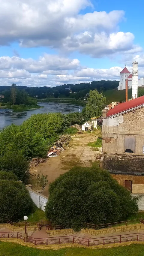 Старый замок и река Неман в Гродно, панорама с высоты набережной