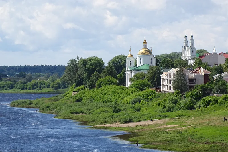Софийский собор и церкви Полоцка на берегу Западной Двины