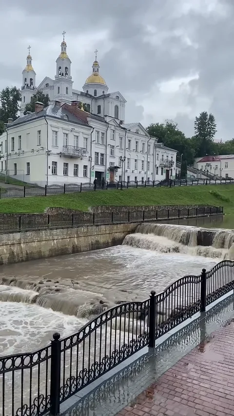 Панорама витебского Успенского собора и реки Западная Двина с набережной